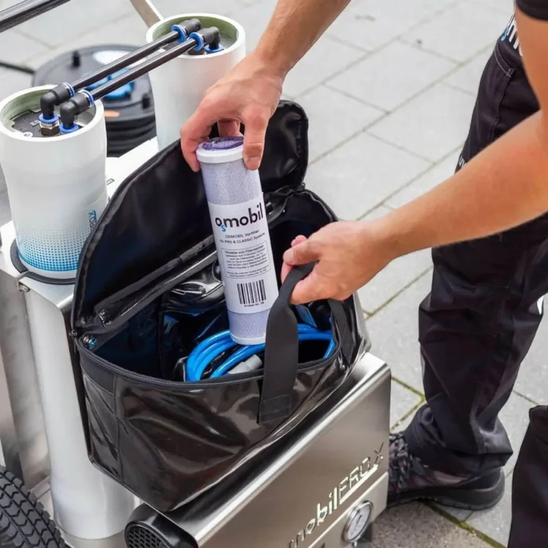 OSMOBIL PRO X für die Glas PV und Fassadenreinigung