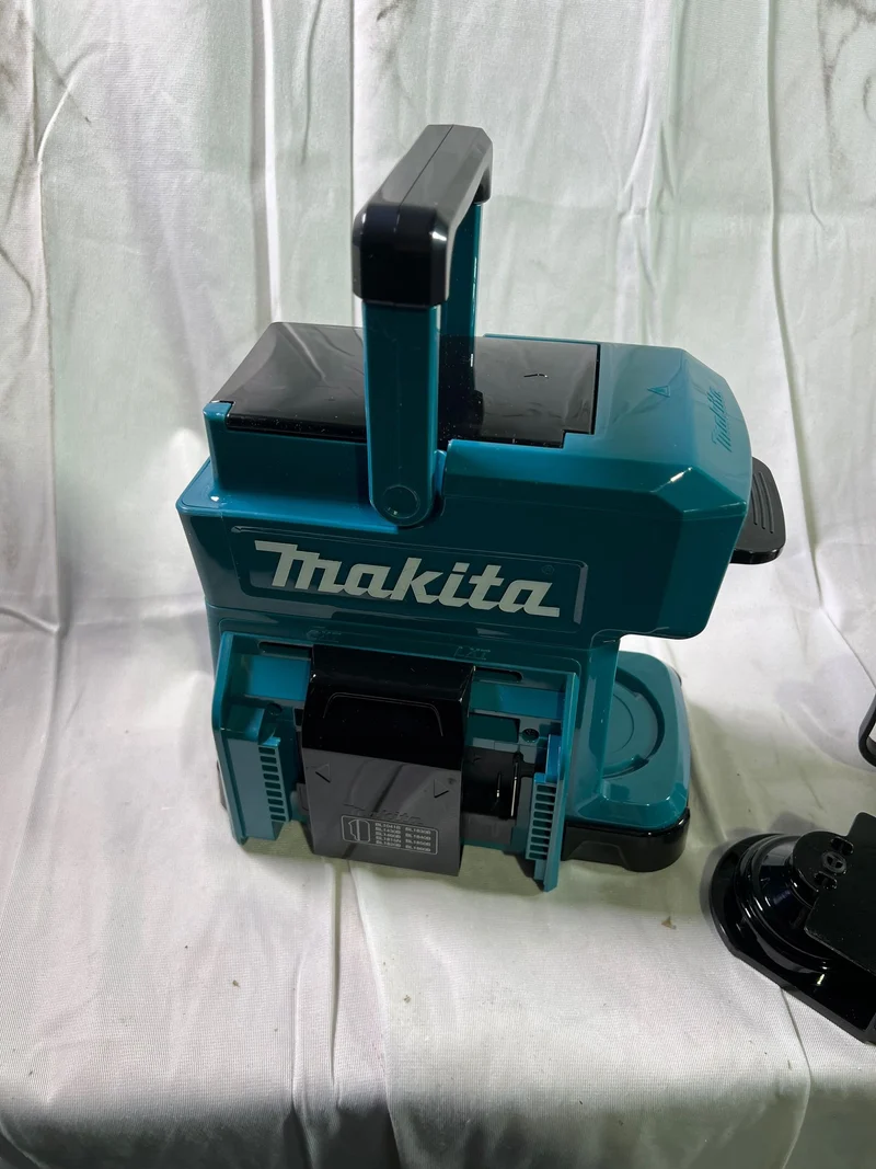 Makita DCM 501 Z Akku Kaffeemaschine 12 V max. / 18 V Solo - ohne Akku, ohne Ladegerät - Reparaturgerät
