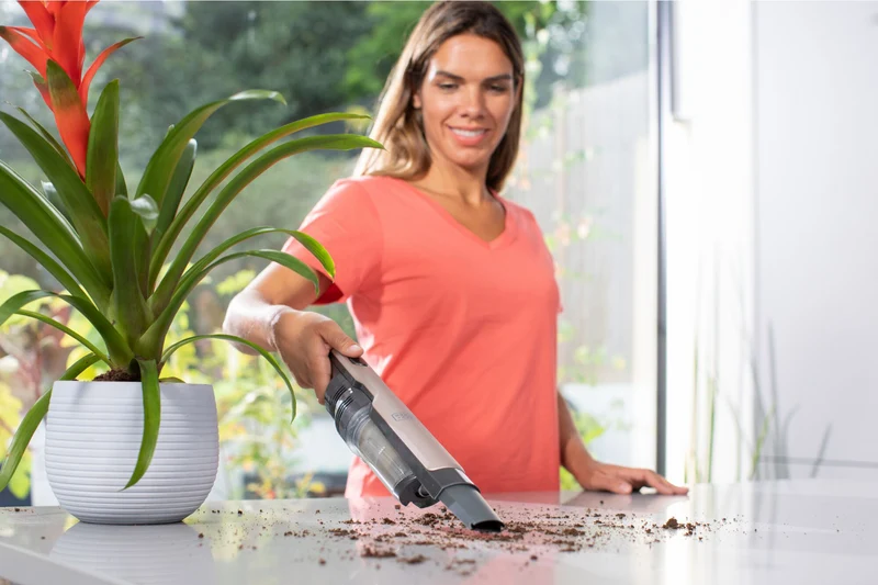 BLACK & DECKER 12V Brushless Hand Vacuum Rose Gold