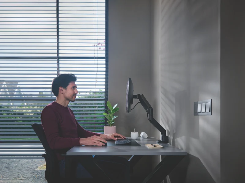 One For All Single Arm Solid Series Monitor Arm - Black