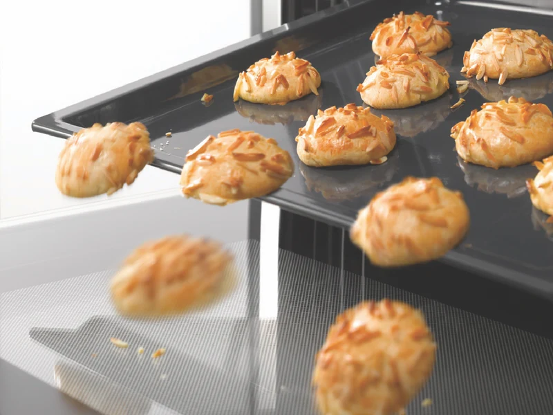 Miele 60cm Pyrolytic Oven with Automatic Cooking Programmes CleanSteel