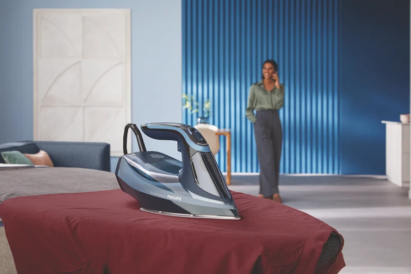 Philips 8000 Series Steam Iron Blue