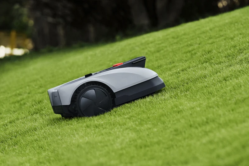 Ecovacs GOAT O600 RTK Robotic Lawn Mower