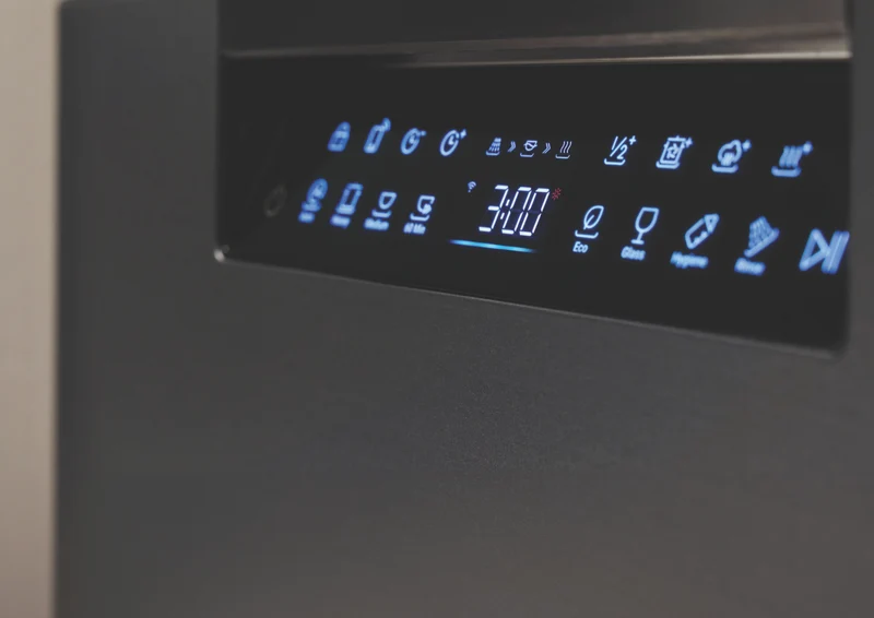 Haier 600 Series Built Under Dishwasher, Steam, Black