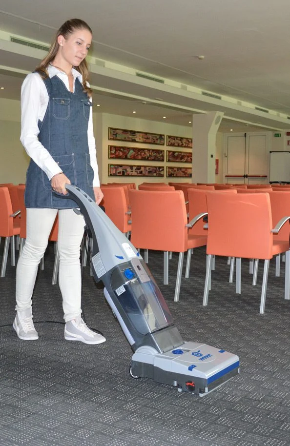 Mit Service-Garantie. Scheuersaugmaschine LW30 Eco Force