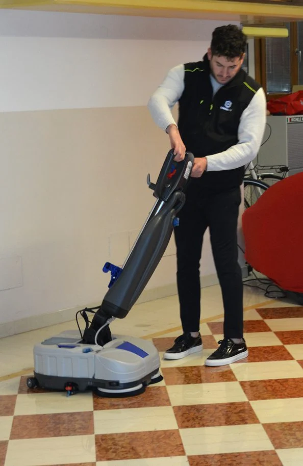 Mit Service-Garantie. Scheuersaugmaschine Flexy Hybrid