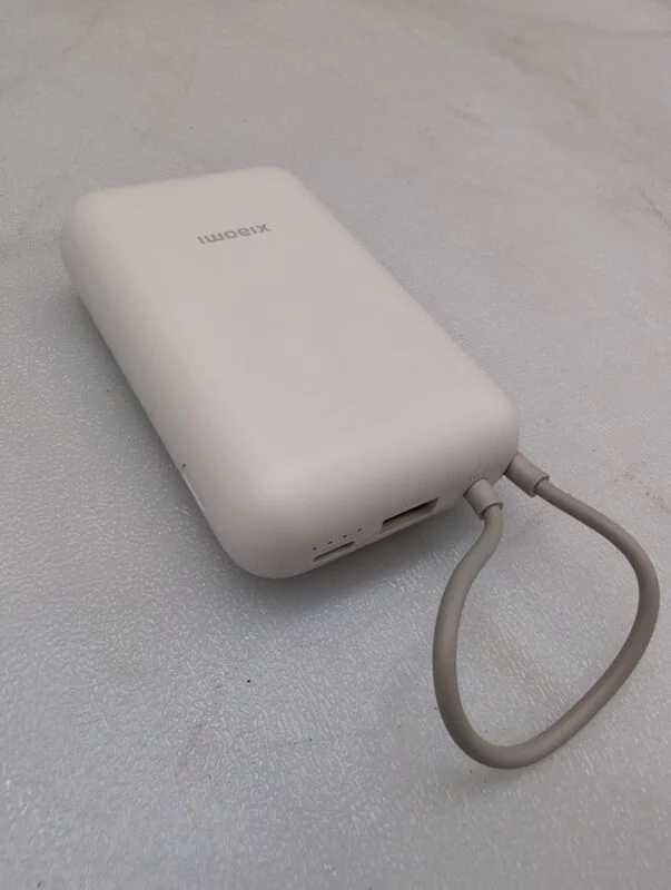 B-Ware Xiaomi Powerbank 10000 mAh Quick Charge 3.0 Zusatzakku Ladegerät Weiß matt 3A