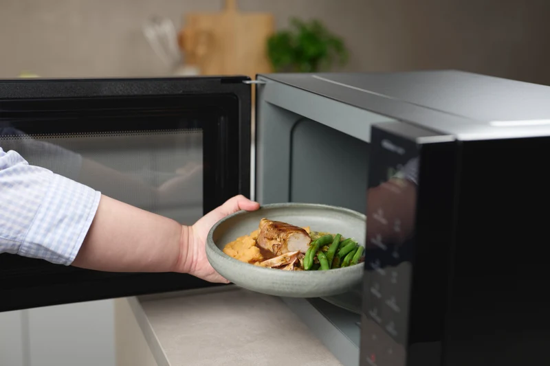 Panasonic 32L 1100W Inverter Microwave - Black