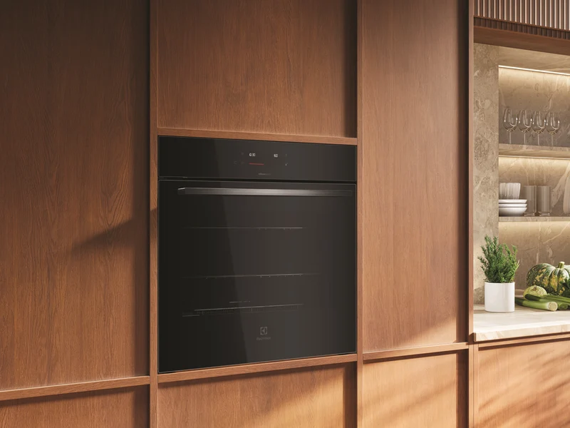Electrolux 60cm Oven with SteamBake, Black - 500 Series